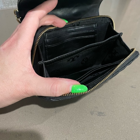 SOLD Tory Burch Marion Quilted Wristlet - Picture 4 of 4